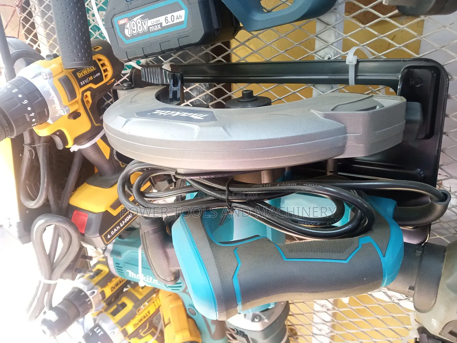 9" Makita Circularsaw
