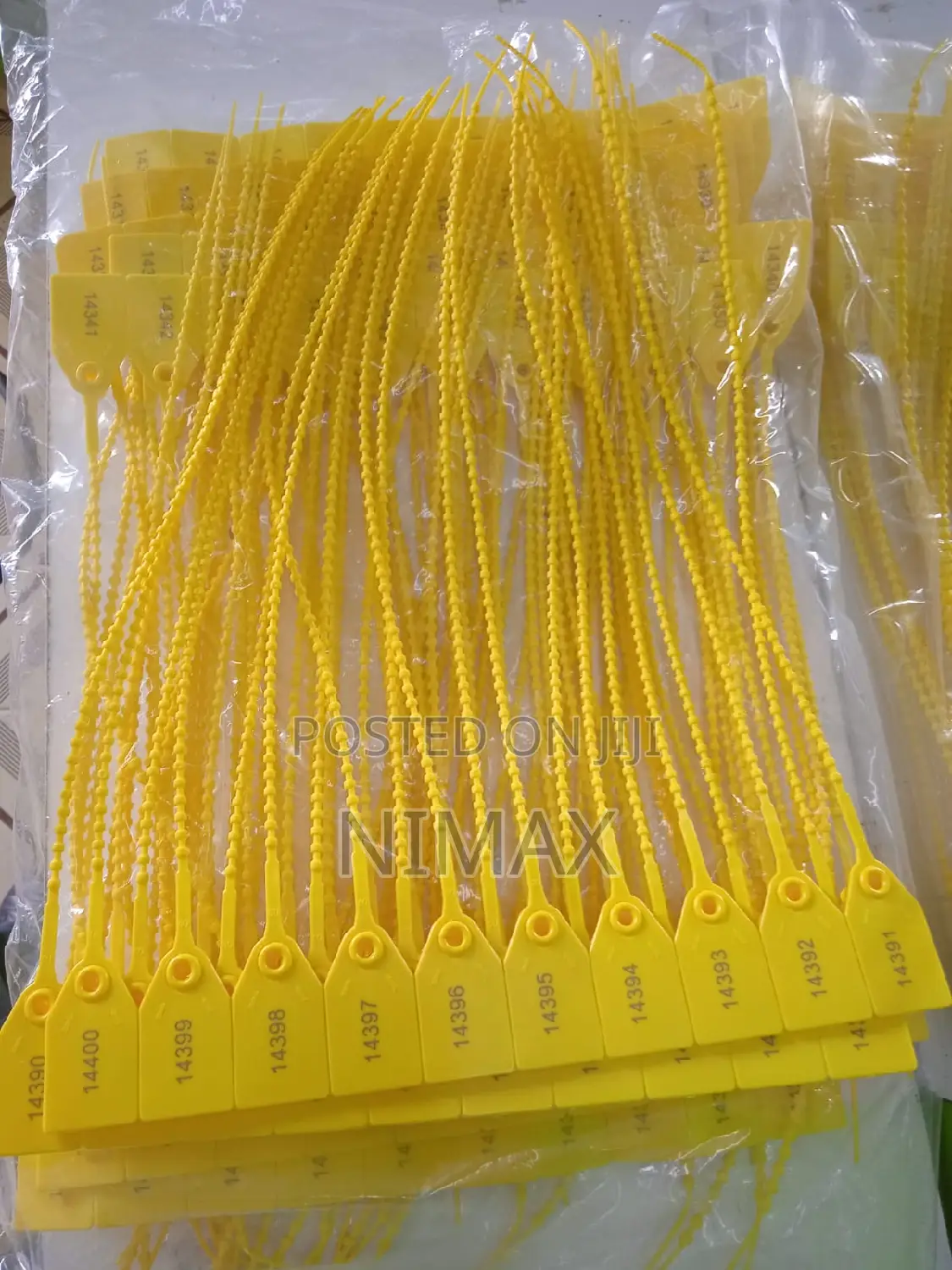 Beaded / Threaded Plastic Seals 40cms