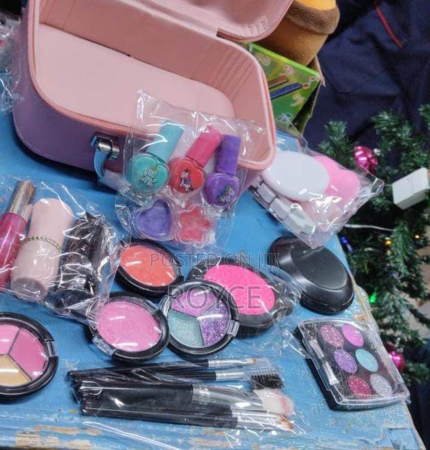 Girls Make Up Kit - thumbnail 3