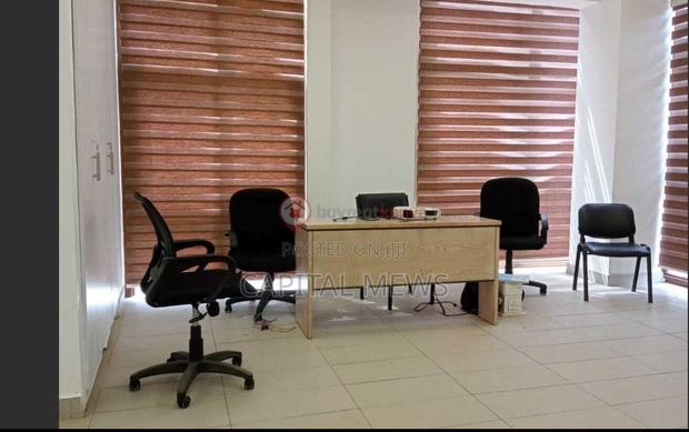 Well Appointed Classy Office - thumbnail 3
