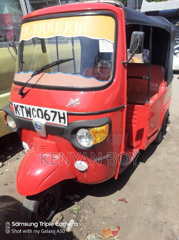 Piaggio Scooter 2020 Red - main view