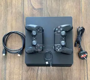 Playstation 4 Slim Ex-Uk( Two Controllers)