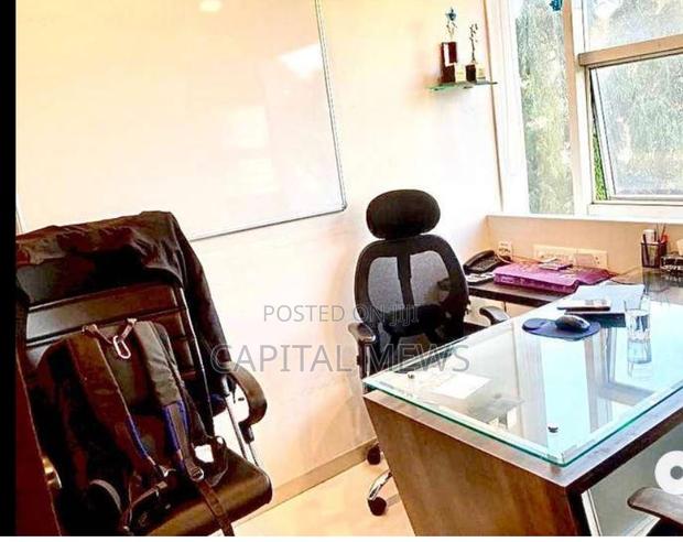 Large Office With Cubicles And Partitions - thumbnail 3