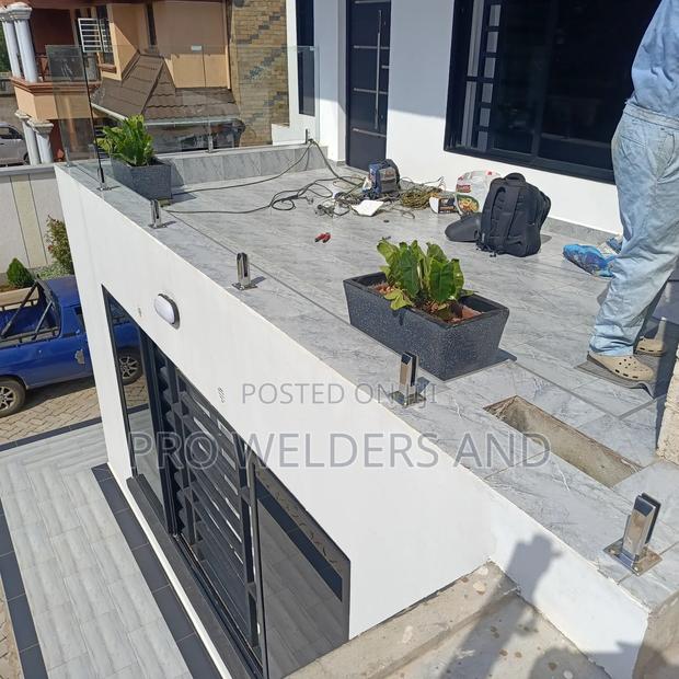 Spigot Glass Railing - thumbnail 3