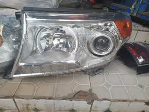 Landcruiser LC 200 2010 Headlight