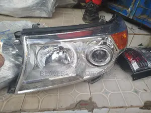 Landcruiser LC 200 2010 Headlight