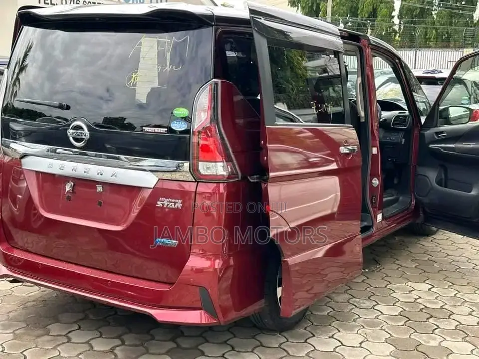 Nissan Serena 2017 Red