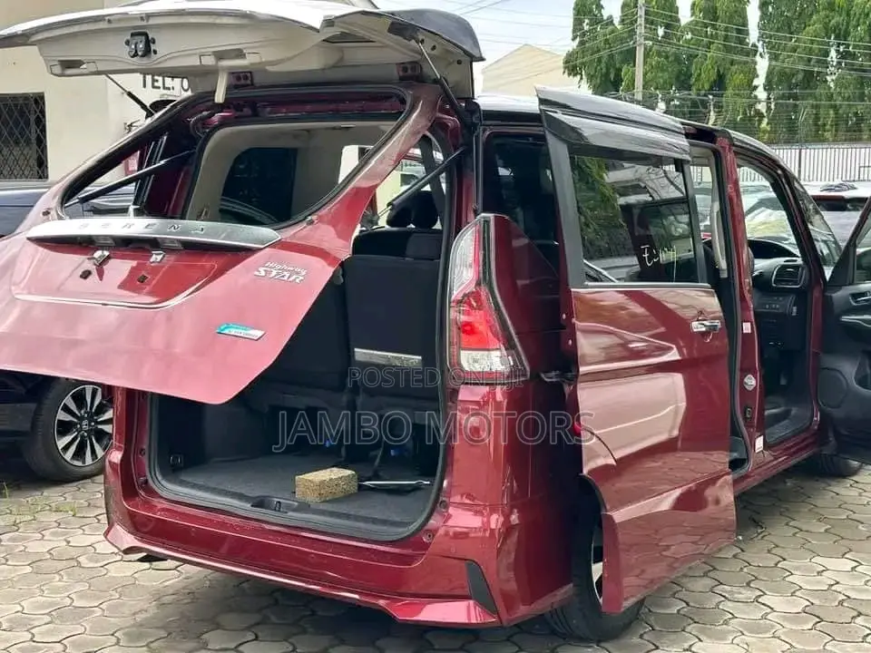 Nissan Serena 2017 Red