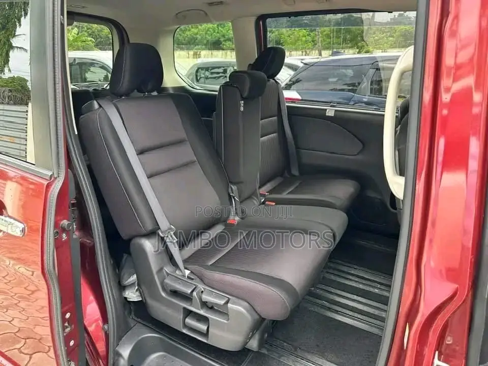 Nissan Serena 2017 Red