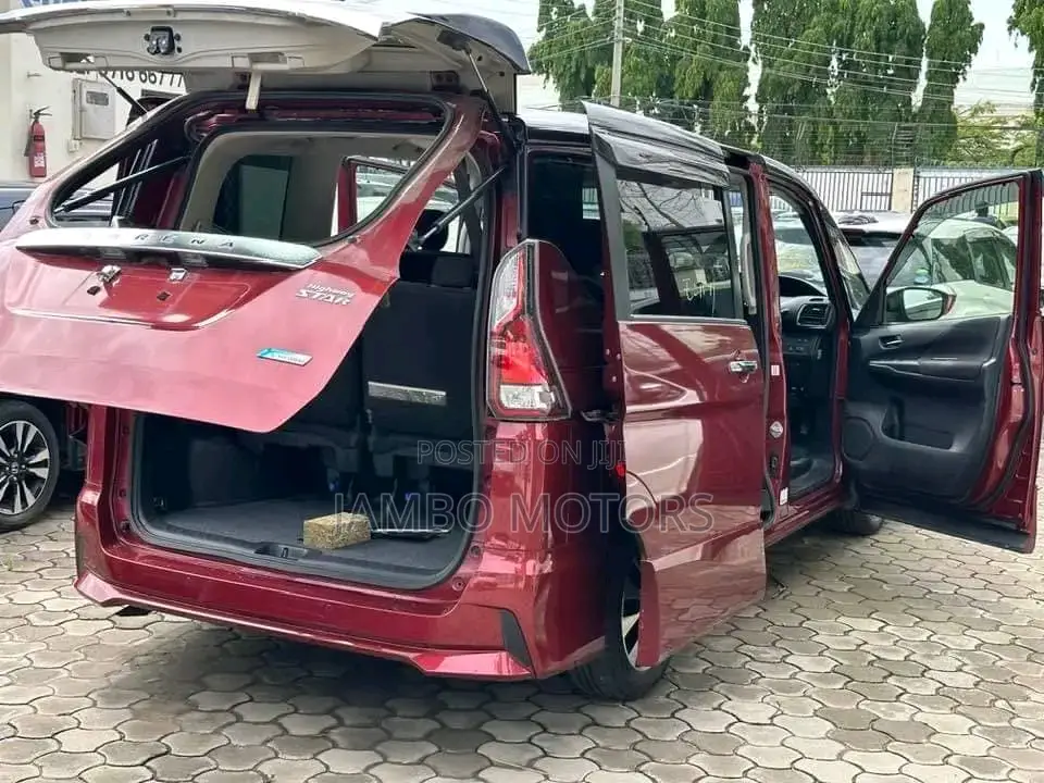 Nissan Serena 2017 Red