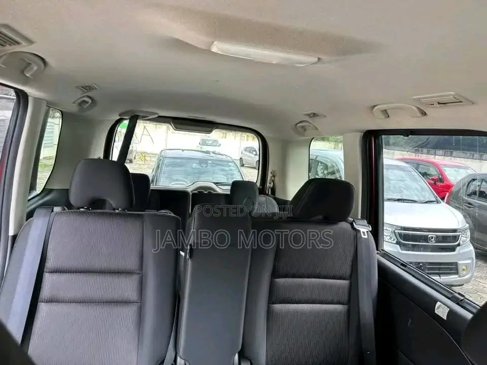 Nissan Serena 2017 Red