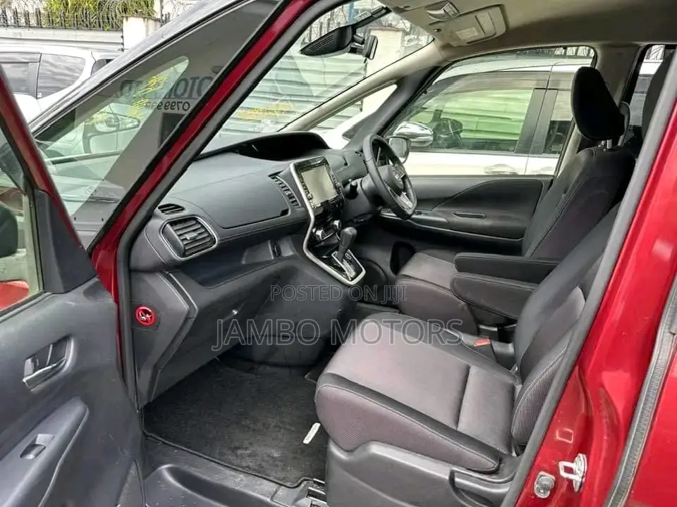 Nissan Serena 2017 Red