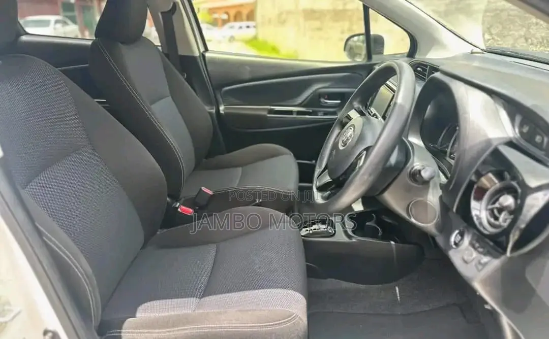 Toyota Vitz 1.0 FWD 5dr 2017 White