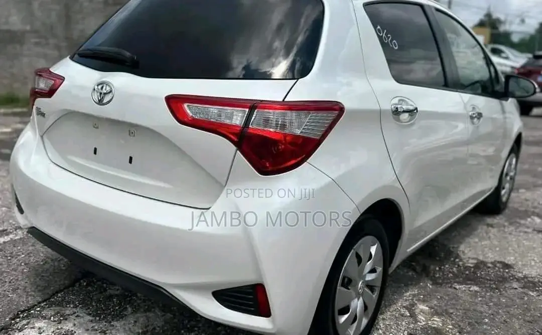 Toyota Vitz 1.0 FWD 5dr 2017 White
