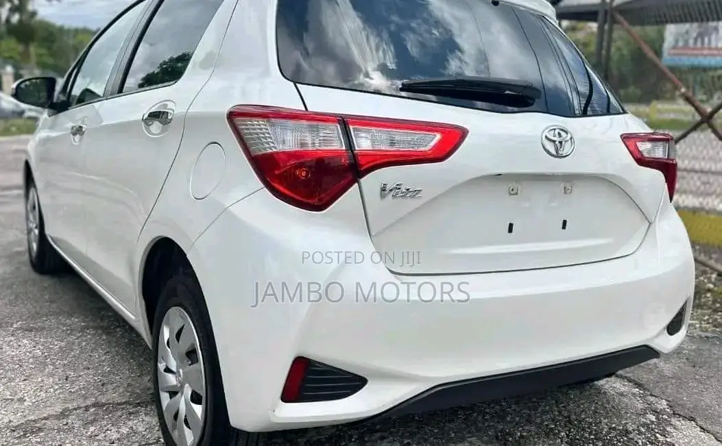 Toyota Vitz 1.0 FWD 5dr 2017 White