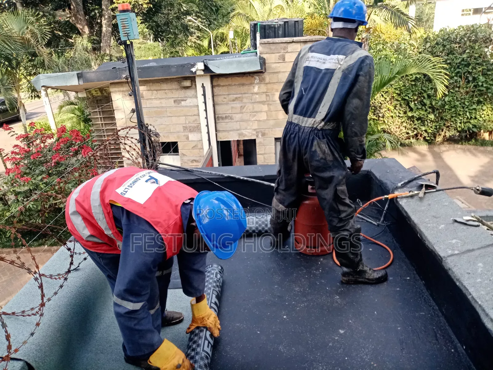 App Membrane Laying on Flat Roofs