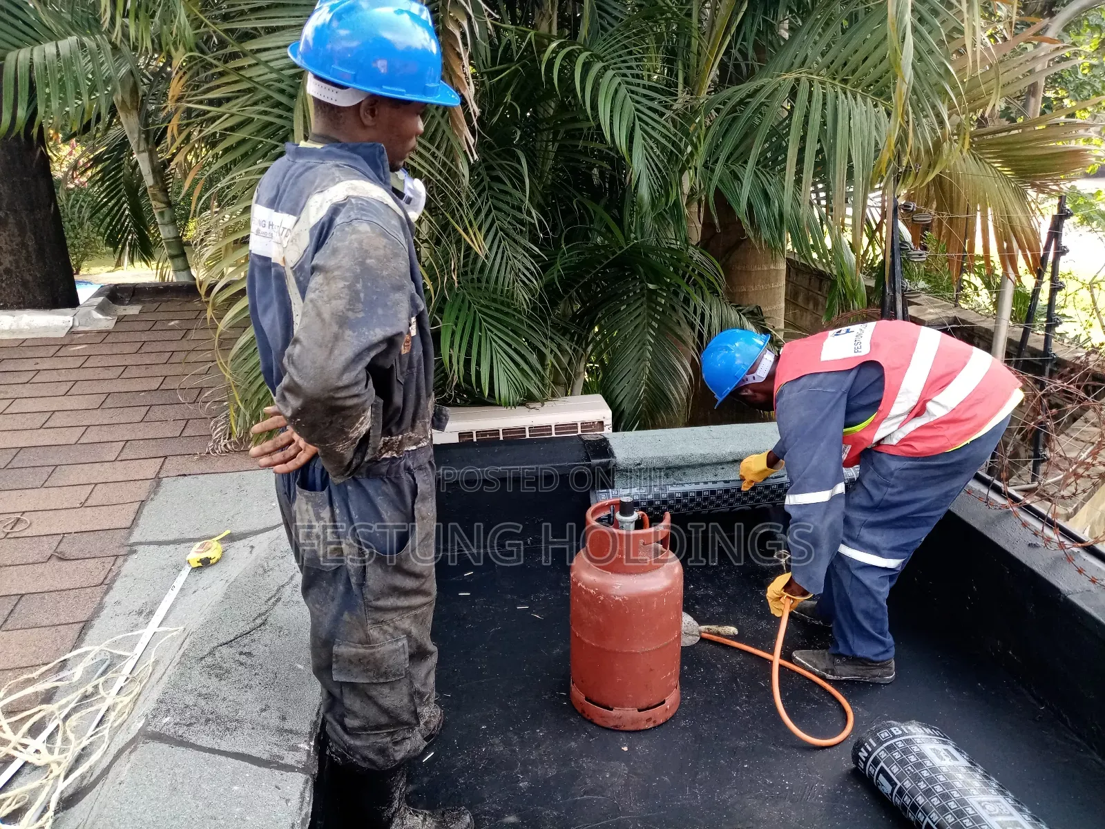 App Membrane Laying on Flat Roofs