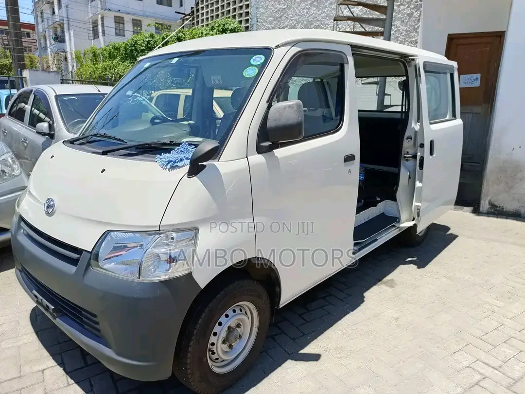 Toyota TownAce 2017 White