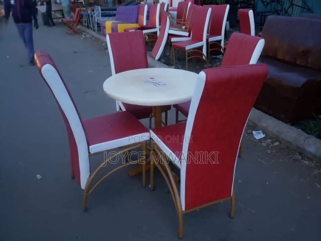 Restaurant Set of Executive Chairs Red and White 