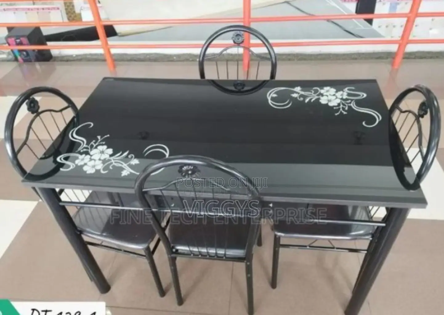 4 Seater Dinning Table
