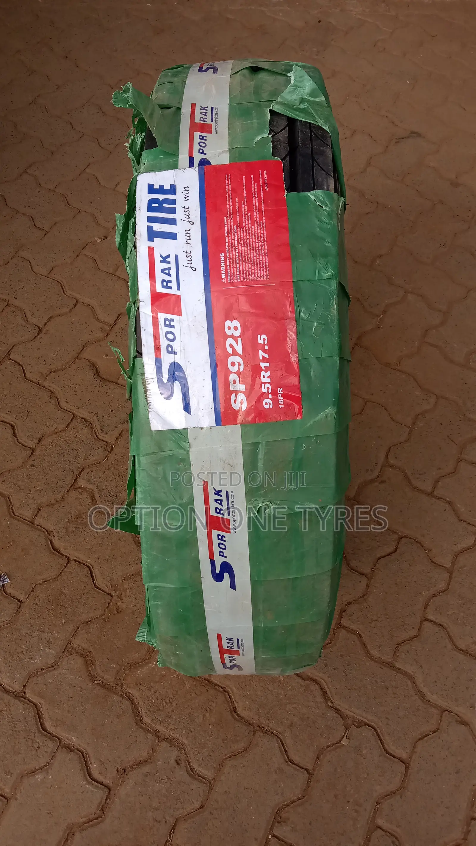 9.5R17.5 Sportrak Tyre for Sale