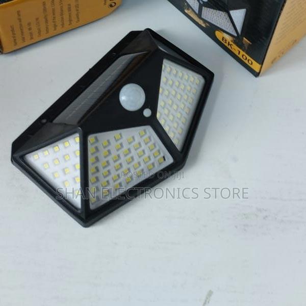 Sensor Light 270° Wide Angle 100 Led Solar Wall Lamp 4 Sides - main view