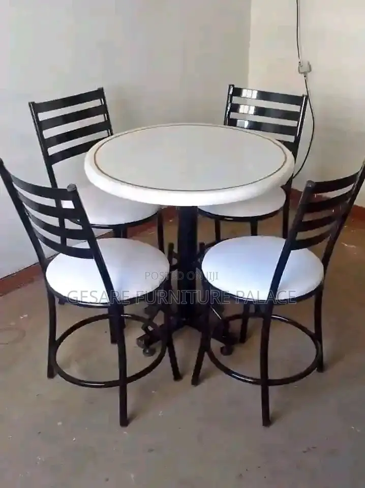 Hotel / Bar 4 Chairs + 1 Table