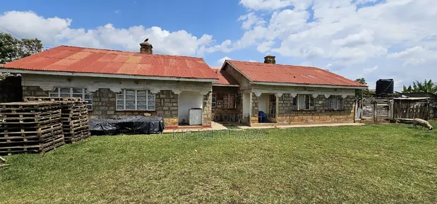 8bdrm Bungalow in Kimumu for sale