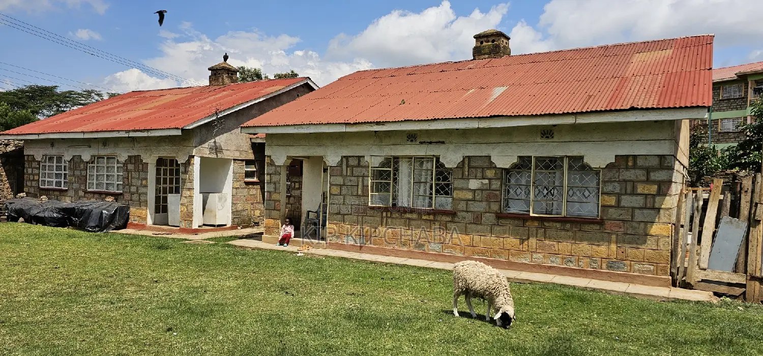 8bdrm Bungalow in Kimumu for sale