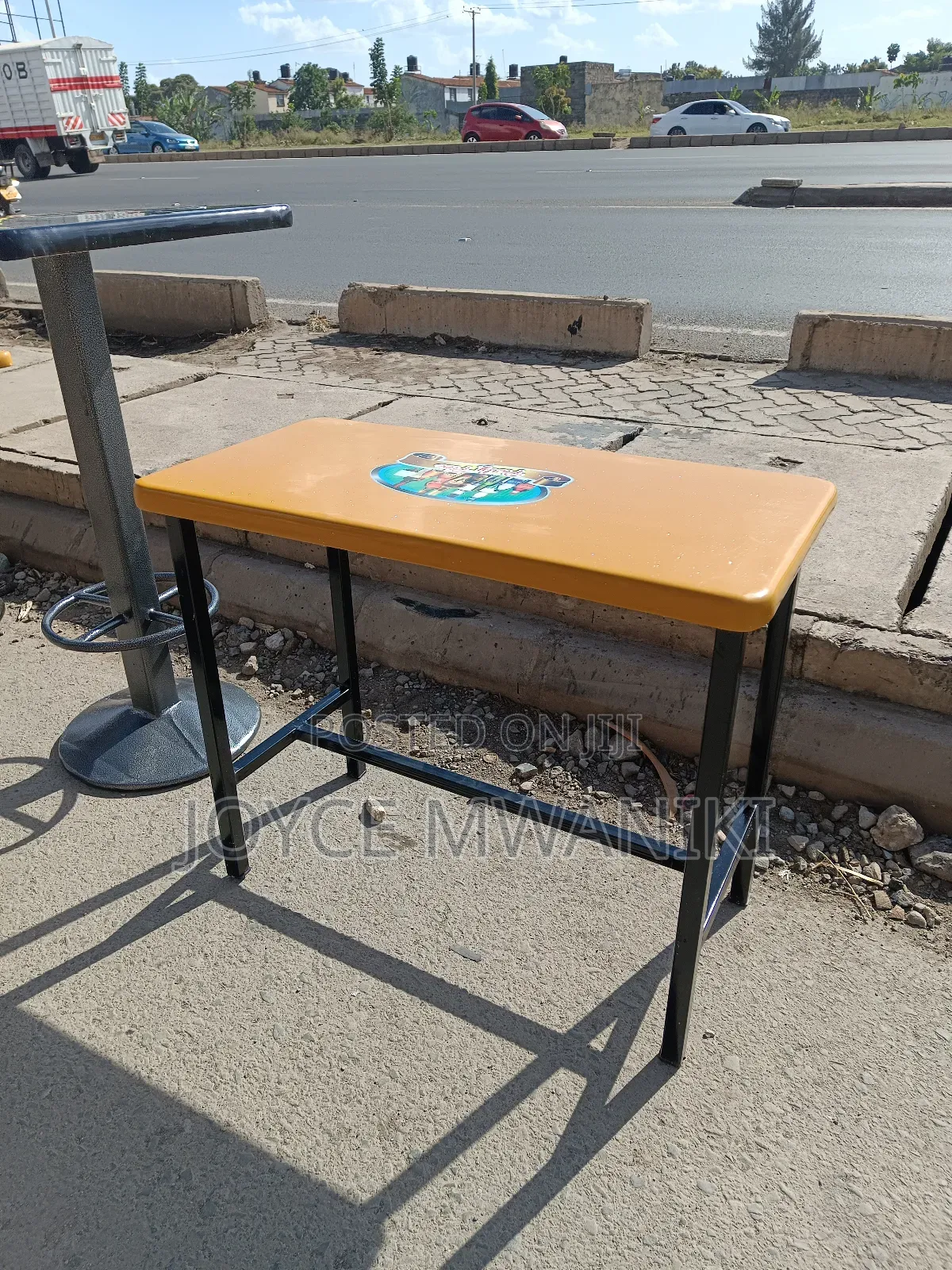 Restaurant Marble Table, 4 Ft by 2 Ft Colour Gold.