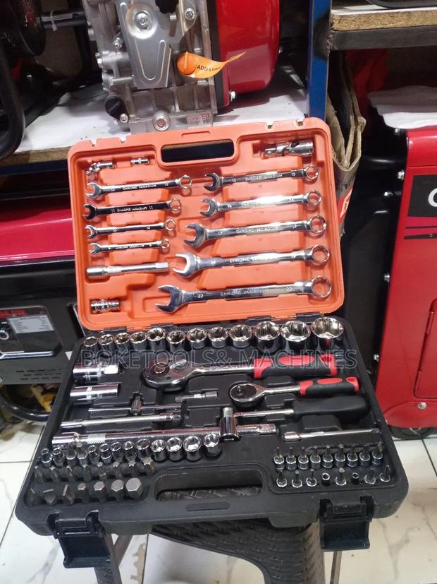 82pieces 1/4" 1/2" Socket Toolkit - main view