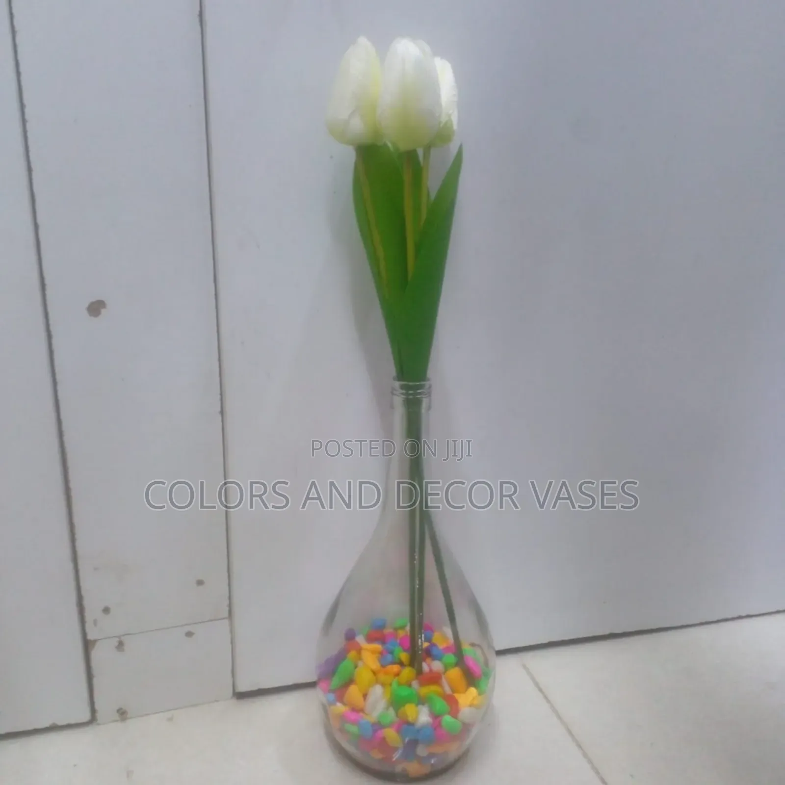 Glass Vase ,Coloured Stones and 6tulips