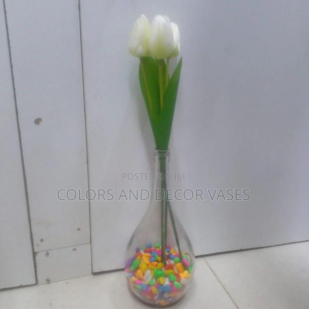 Glass Vase ,Coloured Stones and 6tulips