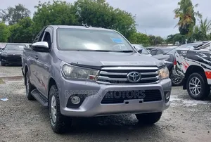 Toyota Hilux 2017 Silver