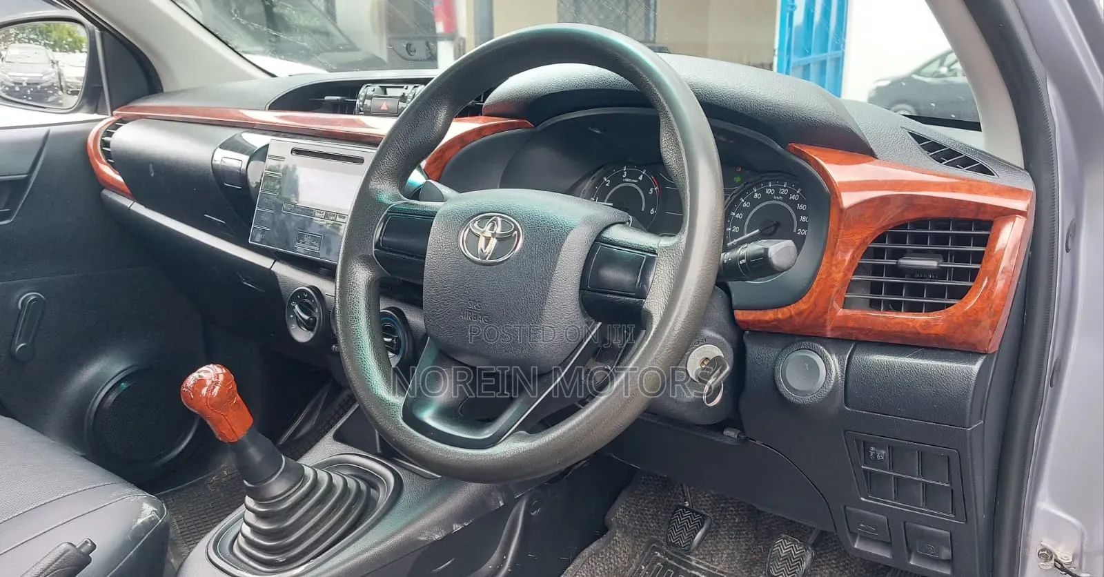 Toyota Hilux 2017 Silver