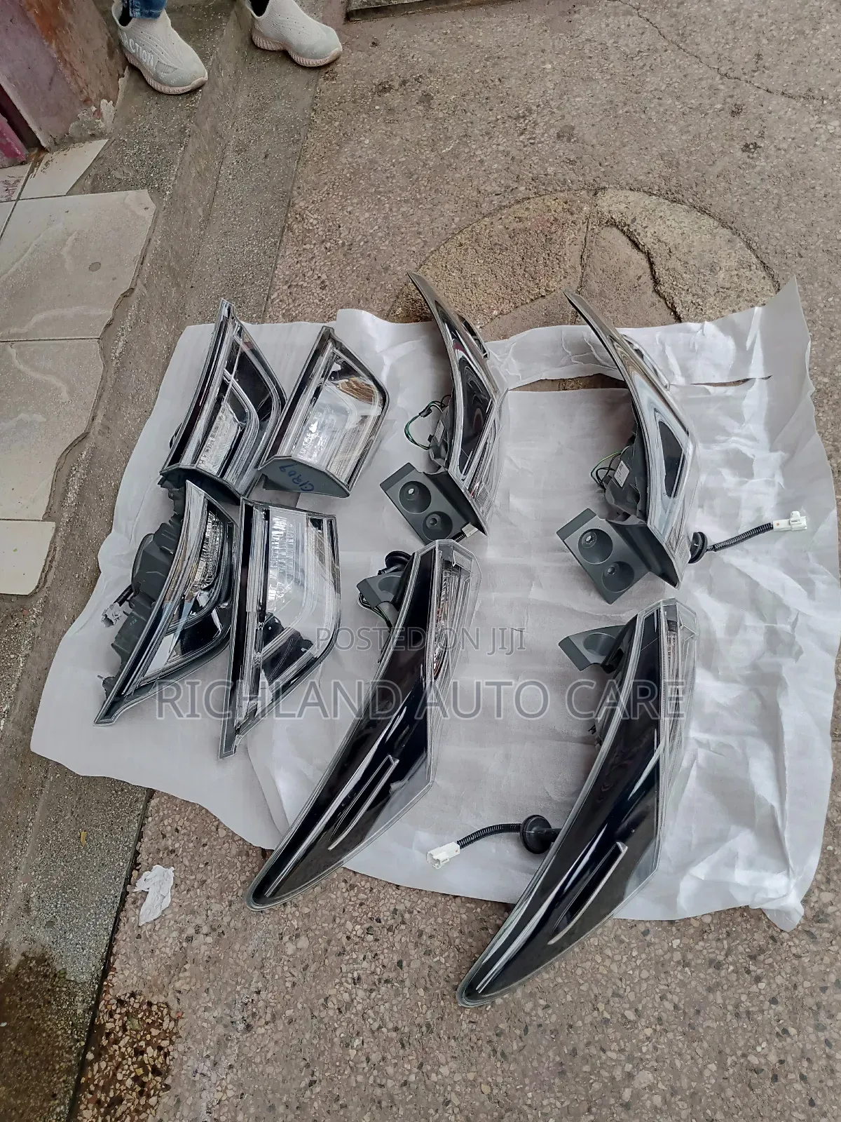 Harrier 2015 Taillight and Bootlamps