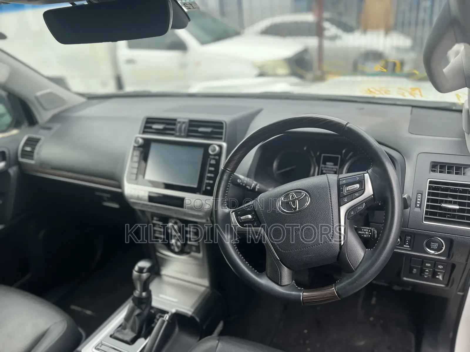 Toyota Land Cruiser 2017 White