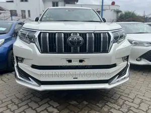 Toyota Land Cruiser 2017 White