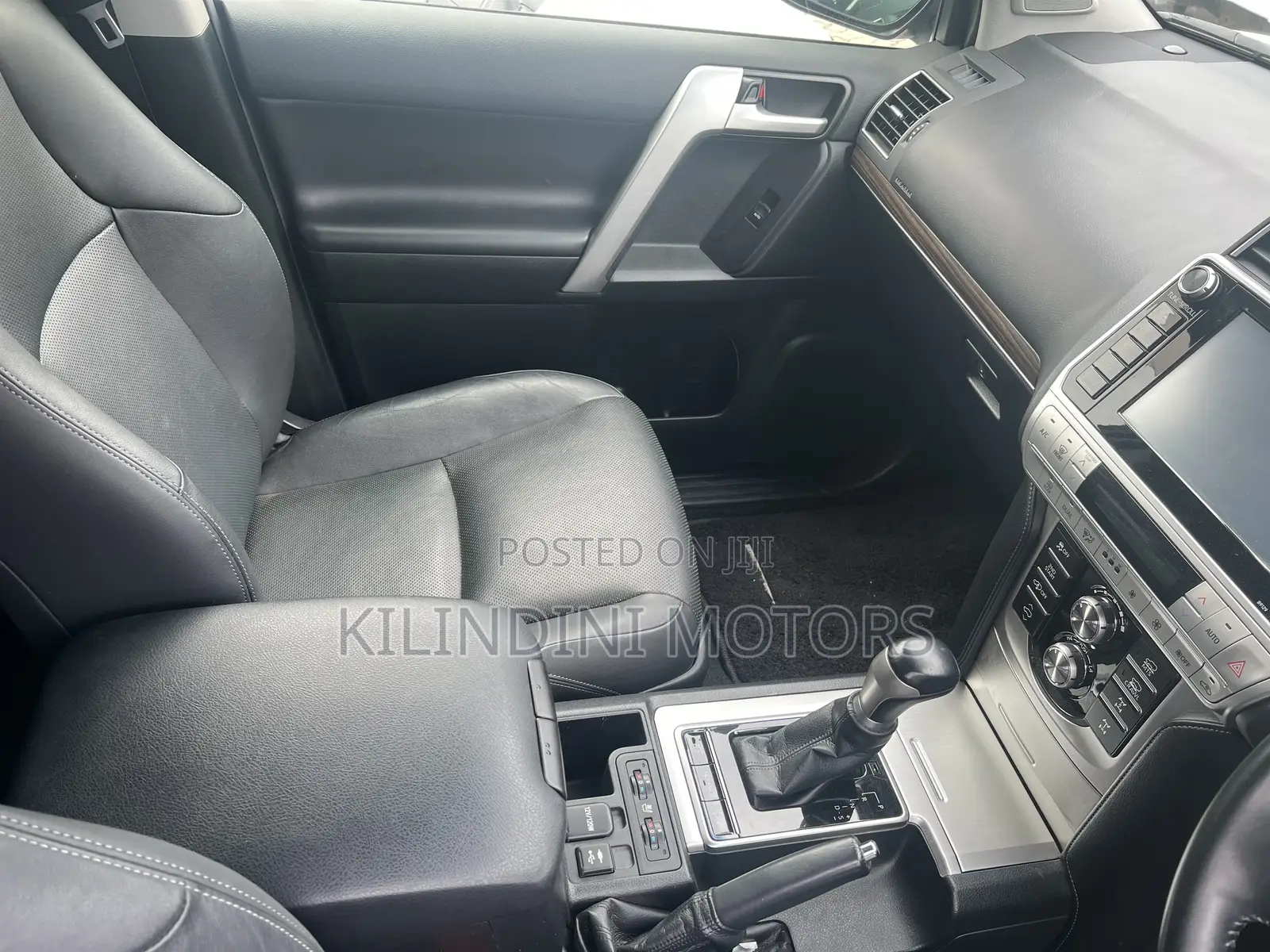 Toyota Land Cruiser 2017 White