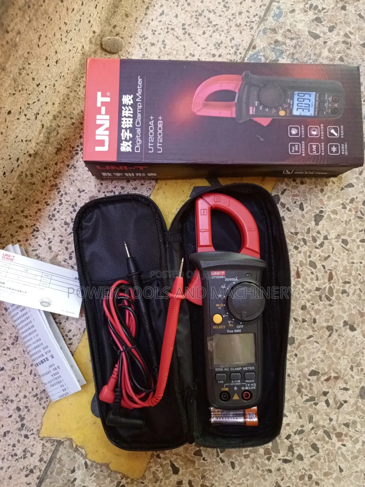 Professional Uni_t Digital Clamp Meter