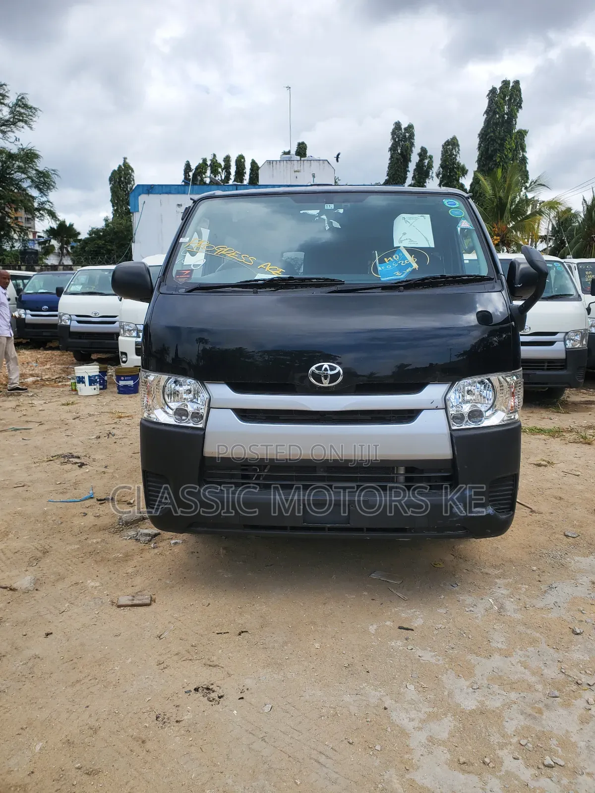 Toyota HiAce 2018 Black