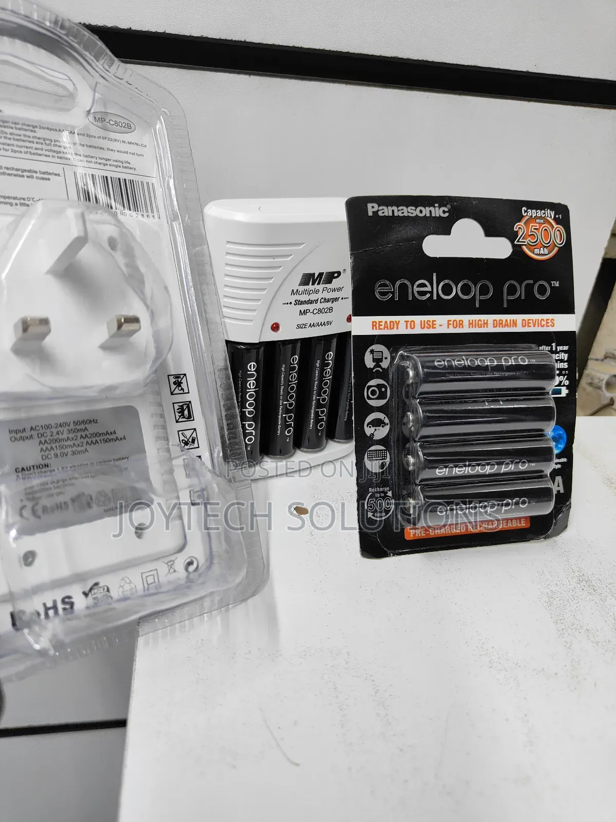 Double Aa Rechargeable Batteries. 2500 Mah With Charger.