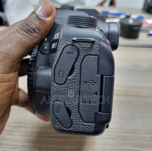 Canon Eos 80d DSLR Camera With 18-55mm Lens