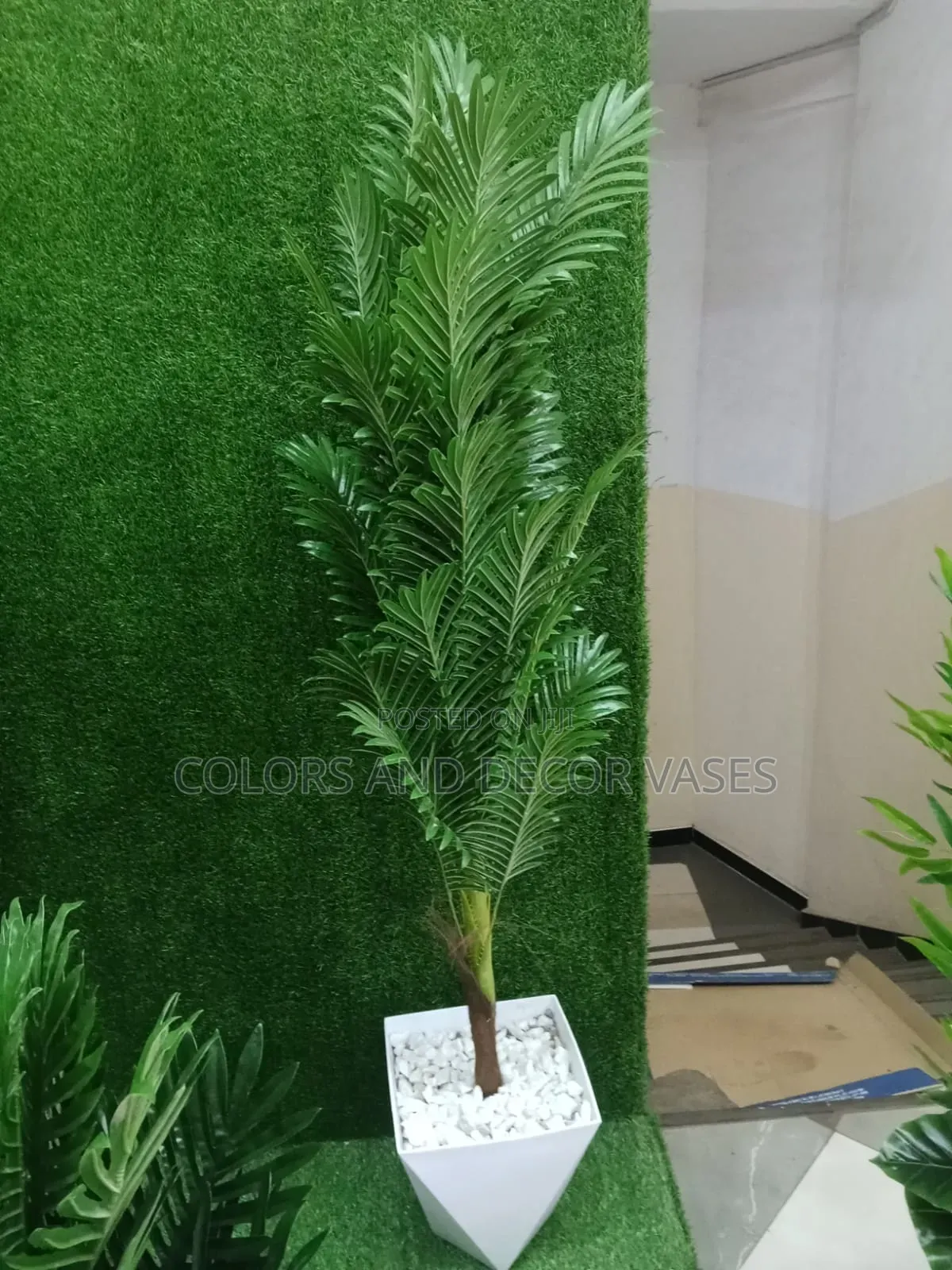 Vase and Palm 1.5m KSH 6000