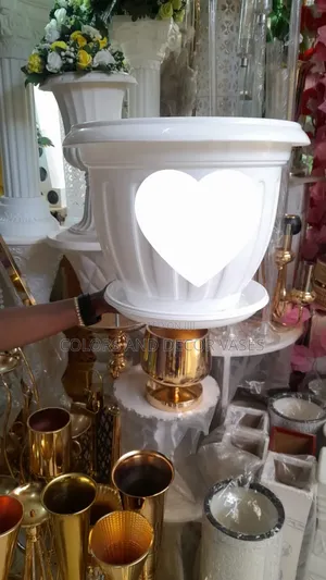 Plastic Vase With Underliner