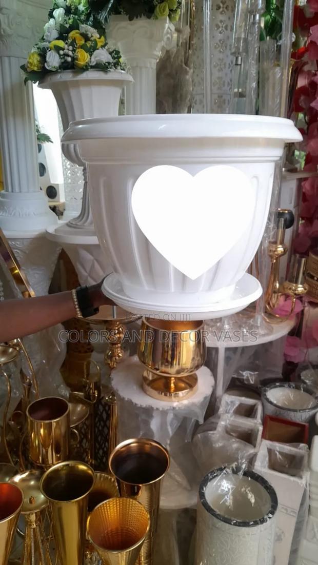 Plastic Vase With Underliner - main view