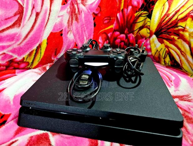 Ps4 Slim, 10 Games Digital - main view