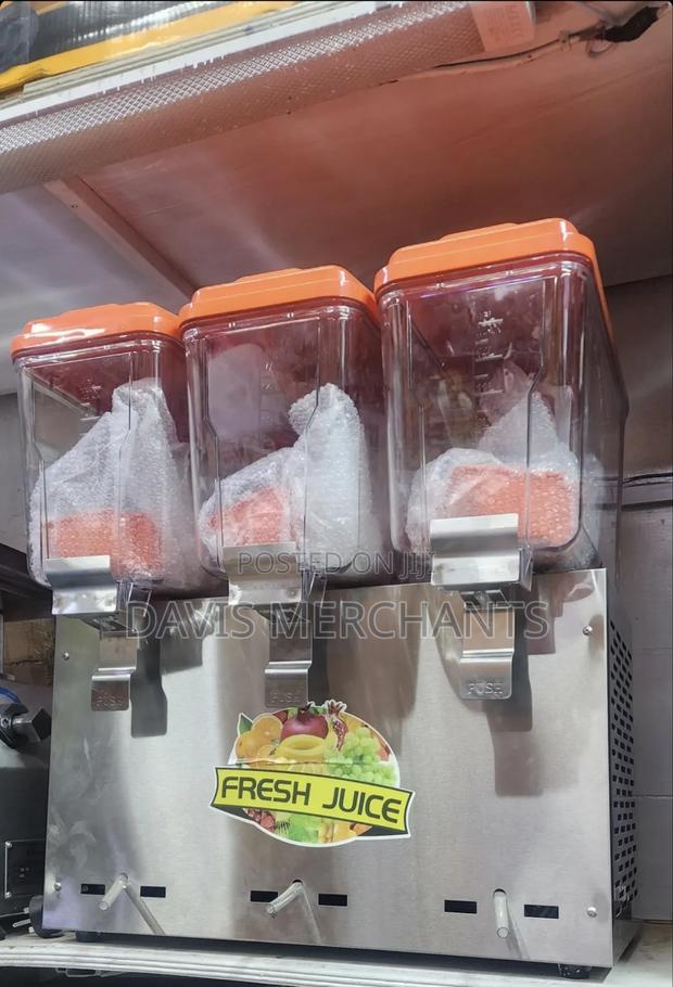 Fresh Juice Dispenser With Cooling System - main view