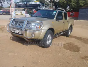 Nissan Navara 1999 Gold