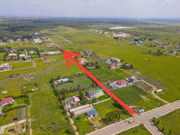 100m Off Katani Rd Tarmac ^SM - main view